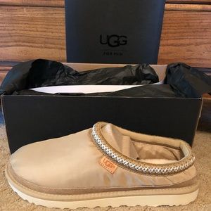 Men’s Ugg house shoes.
